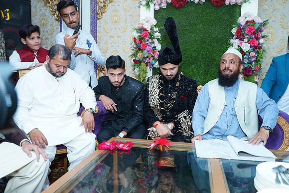 Usman & Asma Barat 00190