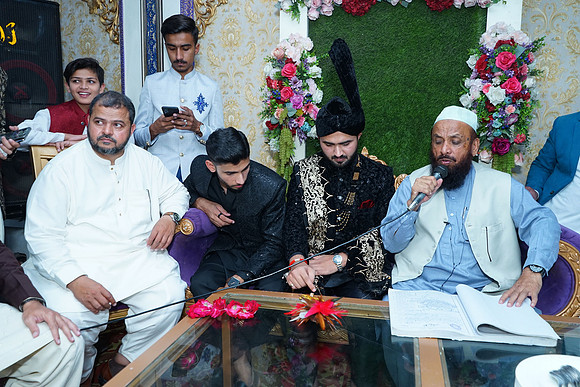 Usman & Asma Barat 00192