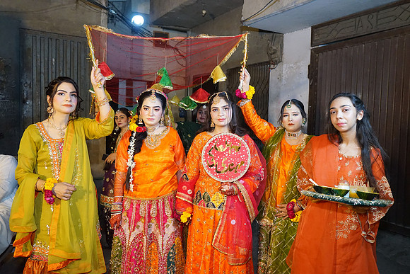 Rafiya & Fahad Mehndi 00223