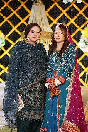Ayesha & Arslan Mehndi 00217