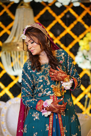 Ayesha & Arslan Mehndi 00017