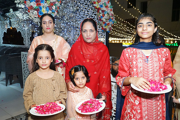 Fatima & Anjum 00152