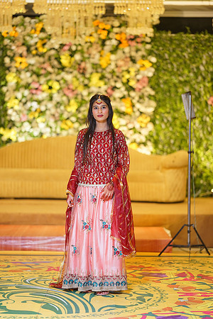 Ihtasham & Iqra Mehndi 00107