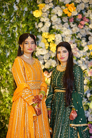 Ihtasham & Iqra Mehndi 00199