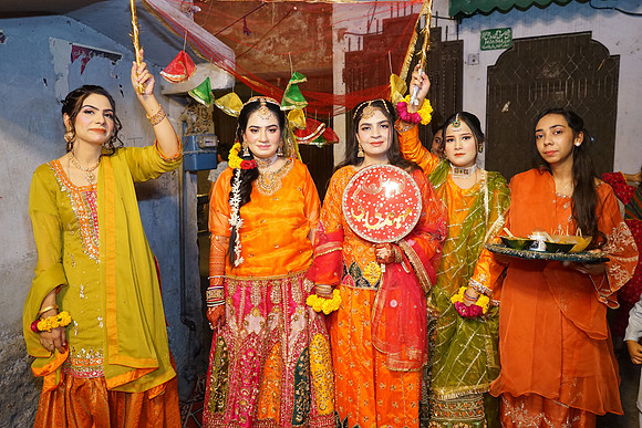 Rafiya & Fahad Mehndi 00236