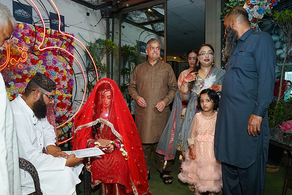 Fatima & Anjum 00198