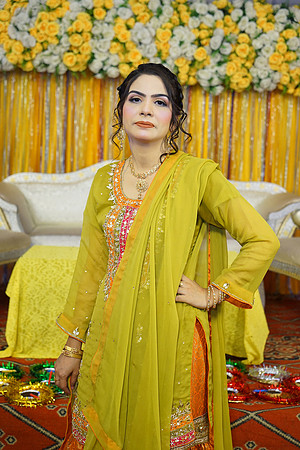 Rafiya & Fahad Mehndi 00192