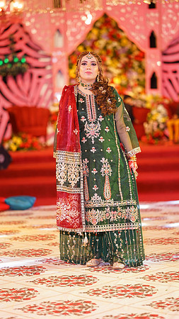 Usama & Arooj Mehndi 00093