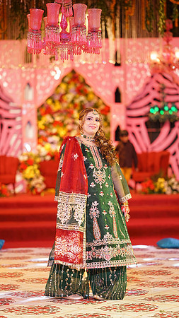 Usama & Arooj Mehndi 00097