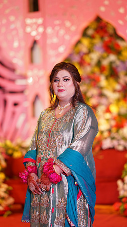 Usama & Arooj Mehndi 00177