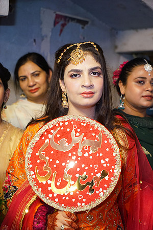 Rafiya & Fahad Mehndi 00265