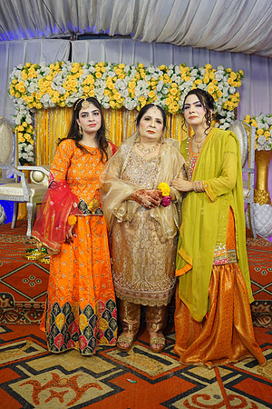Rafiya & Fahad Mehndi 00183