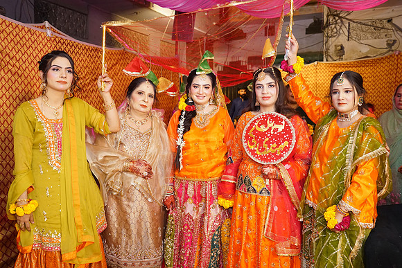 Rafiya & Fahad Mehndi 00245