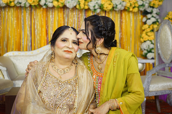Rafiya & Fahad Mehndi 00176