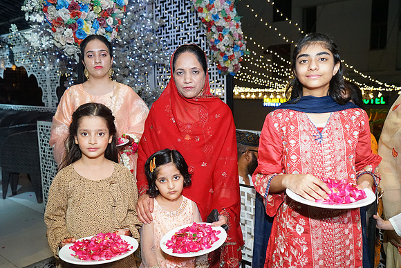 Fatima & Anjum 00153