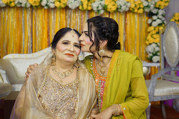 Rafiya & Fahad Mehndi 00177