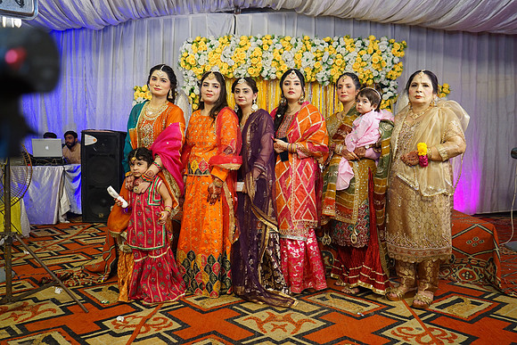 Rafiya & Fahad Mehndi 00136