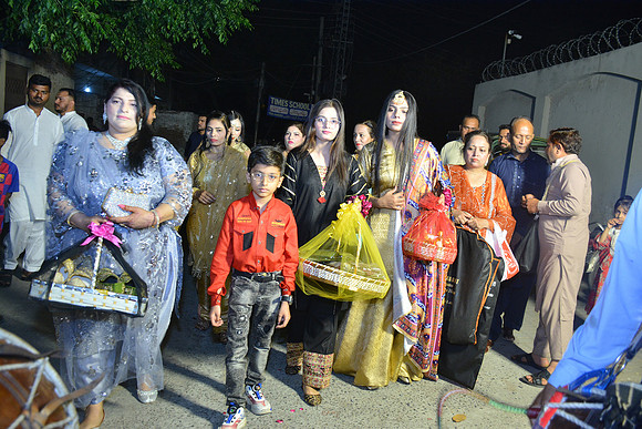 Usama & Bisma Mayon 00174
