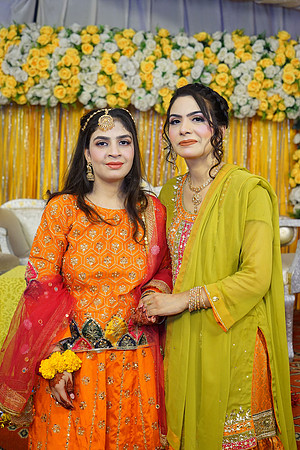 Rafiya & Fahad Mehndi 00184
