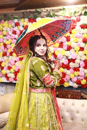Usama & Bisma Mehndi 00157