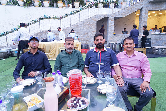 Rosa Blanca Iftaari 00015