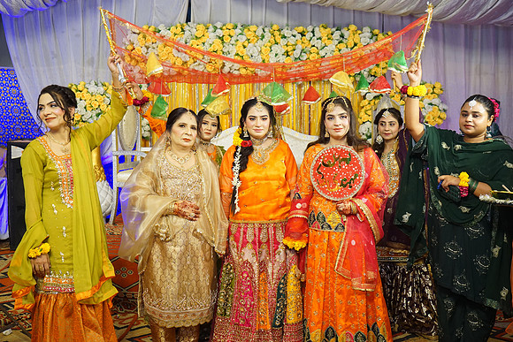Rafiya & Fahad Mehndi 00248