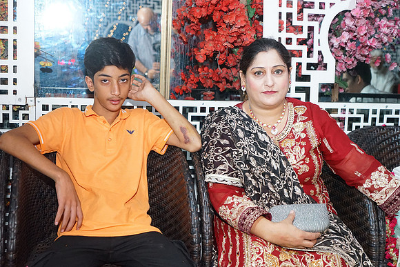 Fatima & Anjum 00176