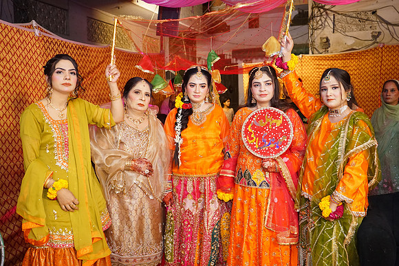 Rafiya & Fahad Mehndi 00243
