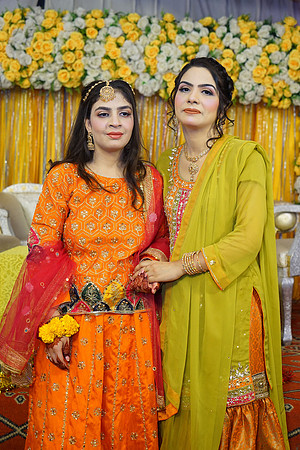 Rafiya & Fahad Mehndi 00187
