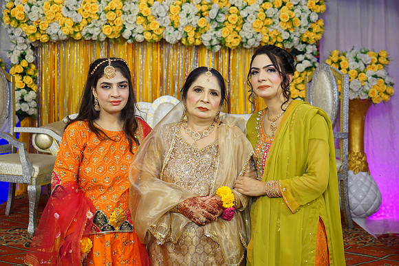 Rafiya & Fahad Mehndi 00181
