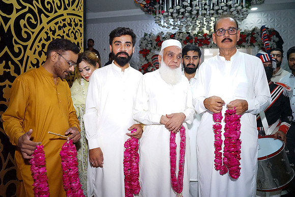 Rafiya & Fahad Barat 00147