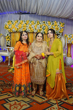 Rafiya & Fahad Mehndi 00182