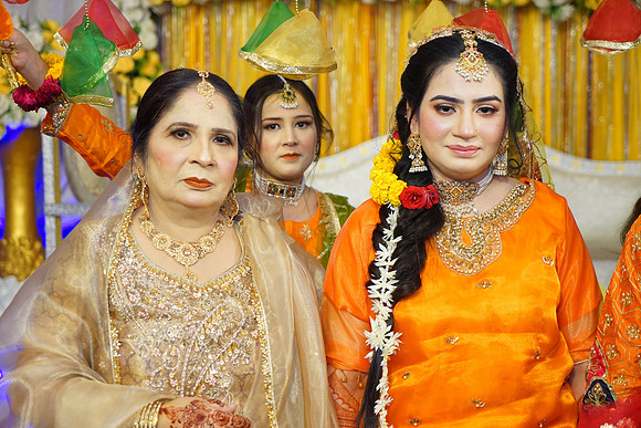 Rafiya & Fahad Mehndi 00257