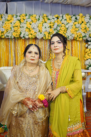 Rafiya & Fahad Mehndi 00171