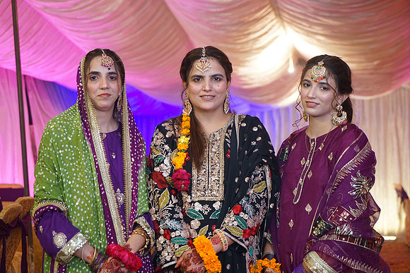 Iqra & Amjad Mehndi 00139