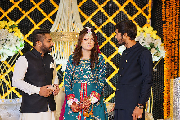 Ayesha & Arslan Mehndi 00220