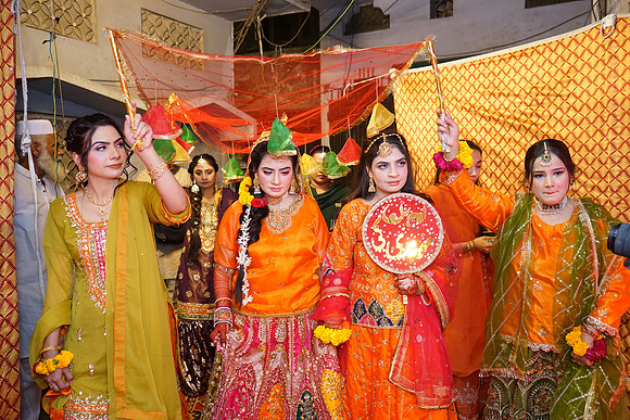 Rafiya & Fahad Mehndi 00240
