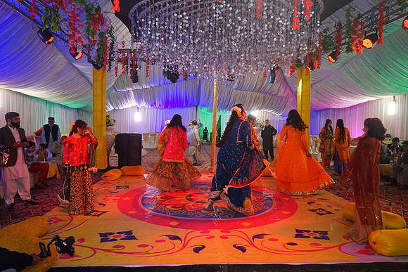 Ayesha & Arslan Mehndi 00132