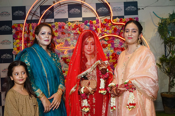Fatima & Anjum 00232