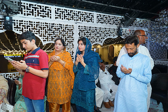 Fatima & Anjum 00216