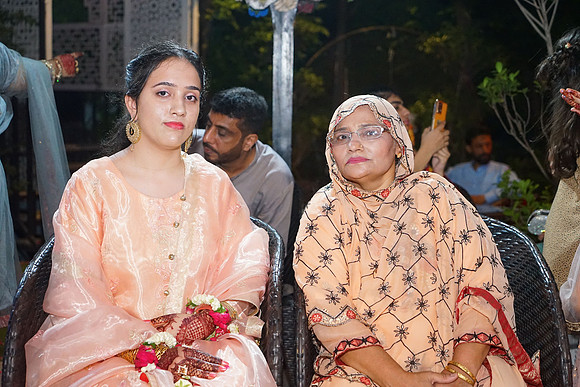 Fatima & Anjum 00177
