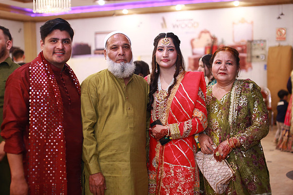 Usama & Bisma Mehndi 00182