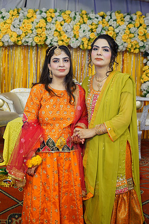 Rafiya & Fahad Mehndi 00189