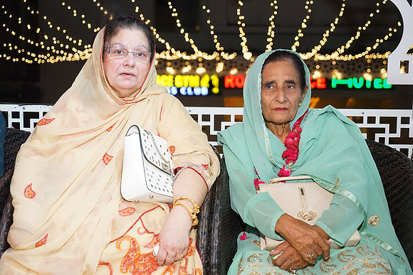 Fatima & Anjum 00171