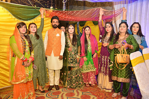 Usman & Maria Mehndi 00164