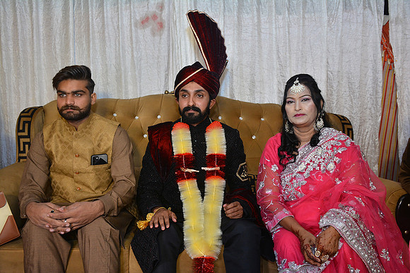 Usman & Hafsa Barat 00075