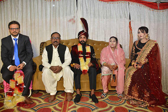 Usman & Hafsa Barat 00059
