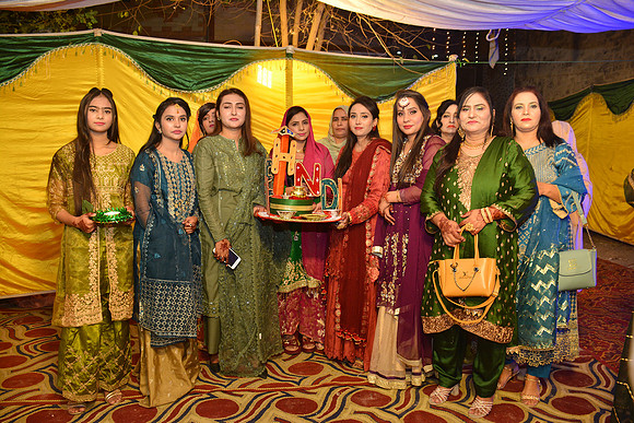 Usman & Maria Mehndi 00145