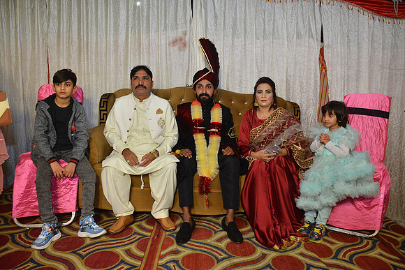 Usman & Hafsa Barat 00069