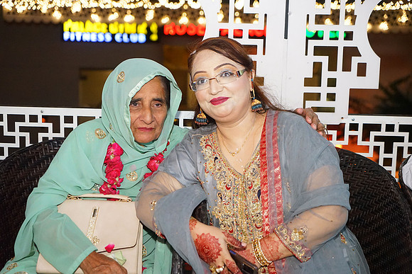 Fatima & Anjum 00179